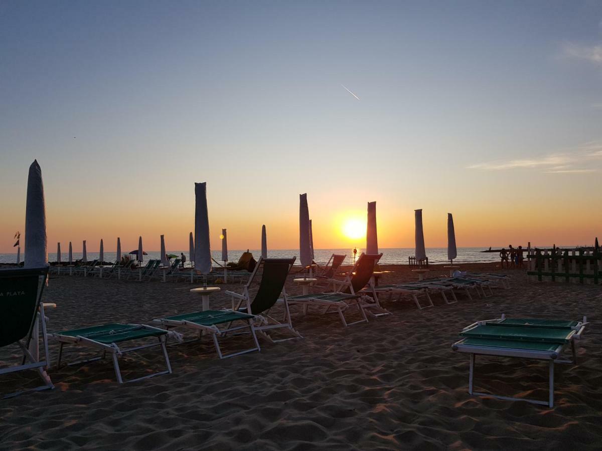 Villa Rimini - Seaview & Roman Holidays Apartments - Garden&Beach 300Mt Анцио Екстериор снимка